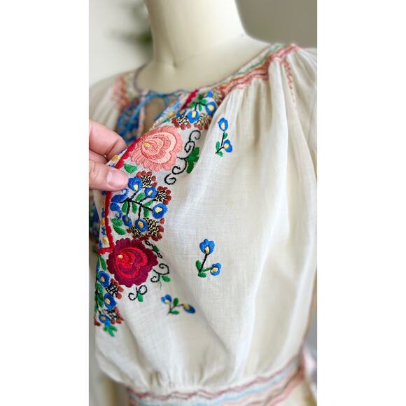 Vintage 1930s Peasant Top 30s Hungarian Floral Embroidered White Folk Blouse - Picture 10 of 10